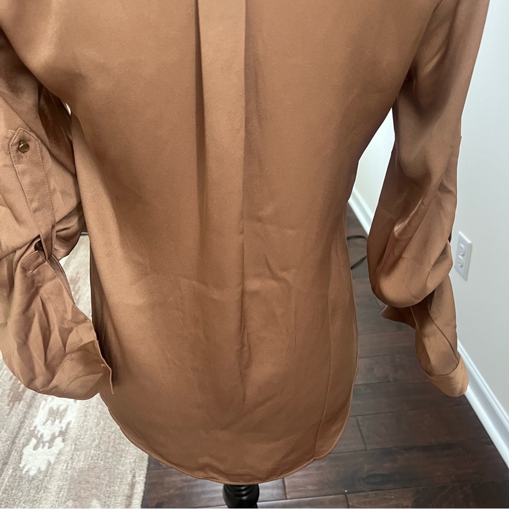 Express beige button down NWOT size xs - Picture 3 of 5